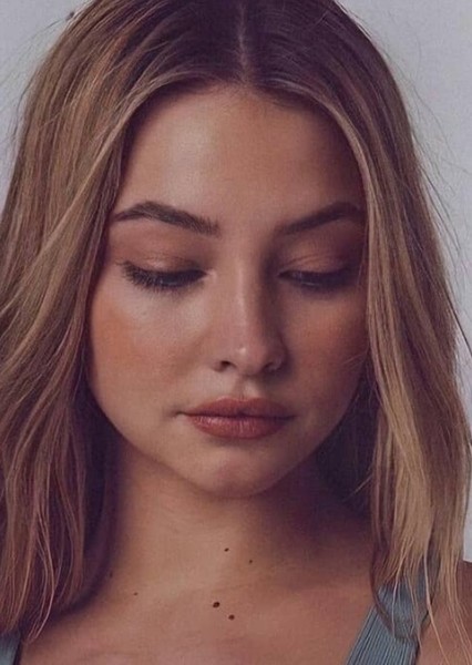 Madelyn Cline photo