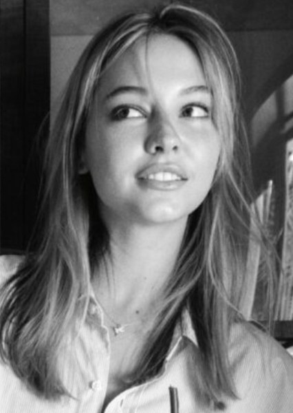Madelyn Cline photo
