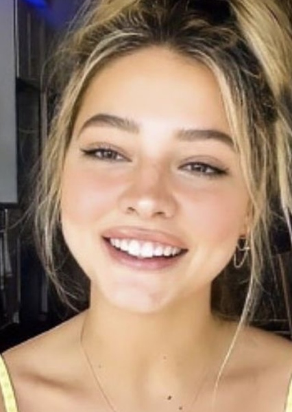 Madelyn Cline photo