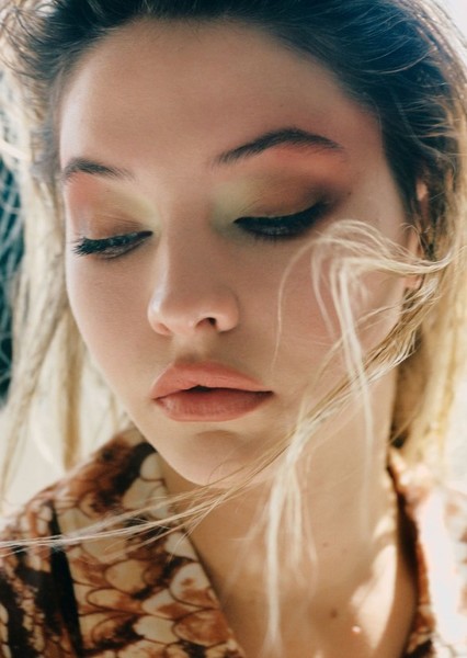 Madelyn Cline photo