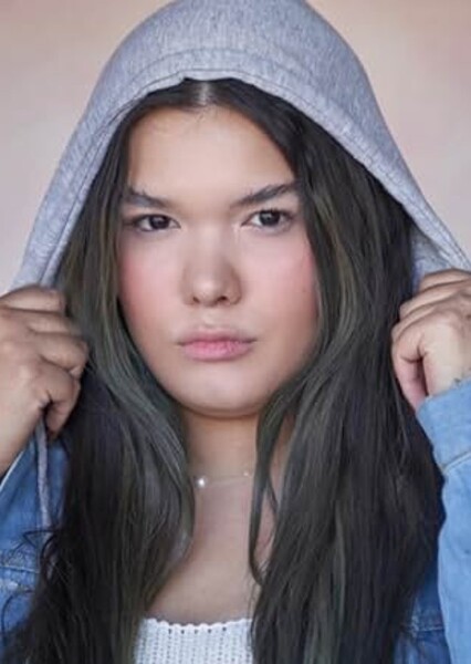 Madison De La Garza photo