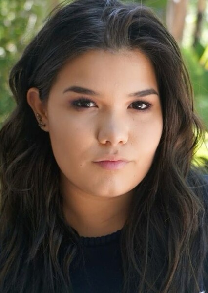 Madison De La Garza photo