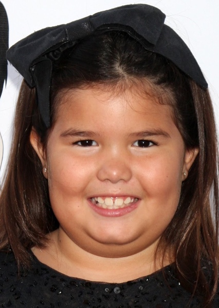 Madison De La Garza photo