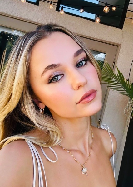 Madison Iseman photo