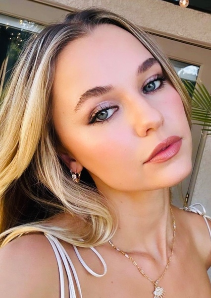 Madison Iseman photo