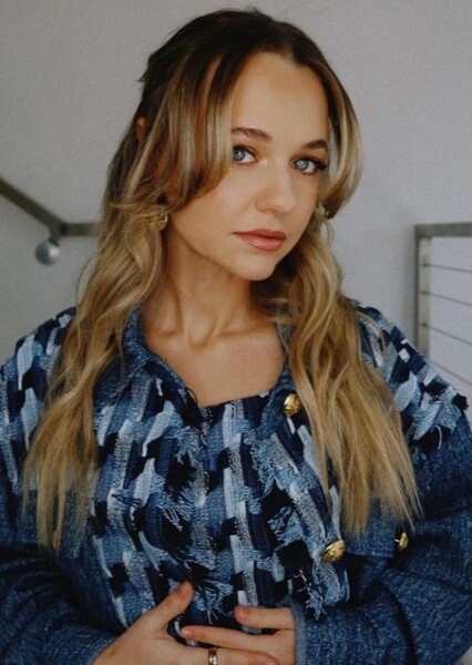 Madison Iseman photo