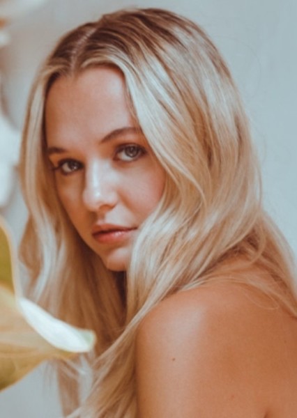 Madison Iseman photo