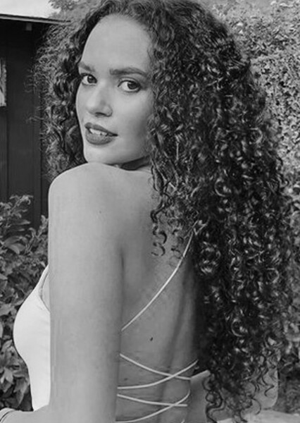 Madison Pettis photo