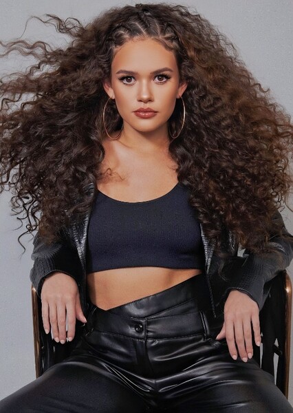 Madison Pettis photo