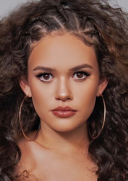 Madison Pettis photo