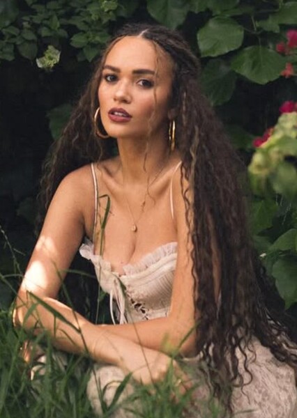 Madison Pettis photo