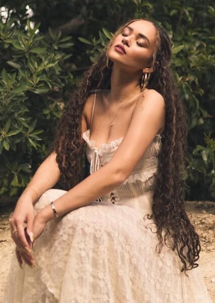 Madison Pettis photo