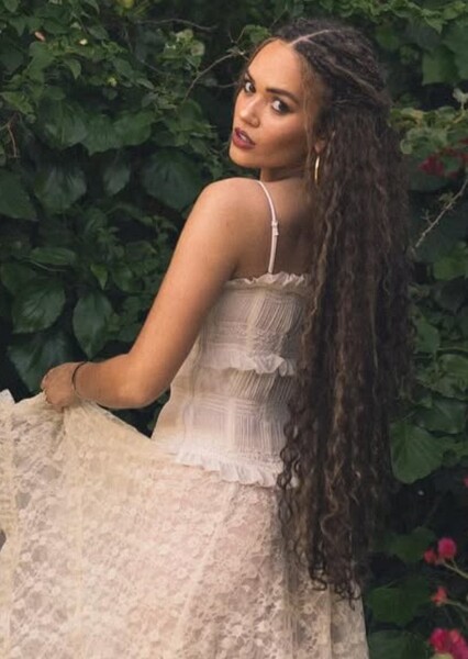 Madison Pettis photo