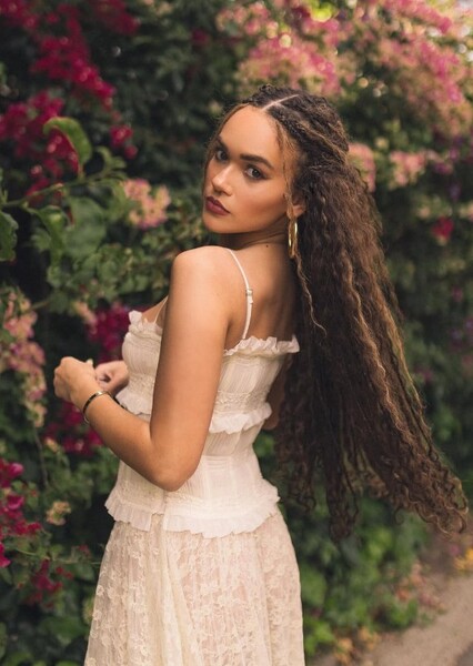 Madison Pettis photo