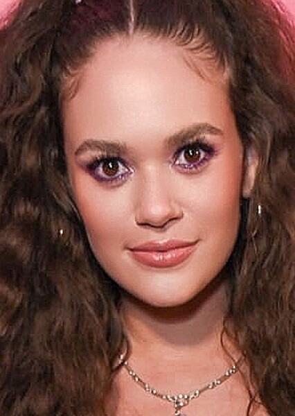 Madison Pettis photo