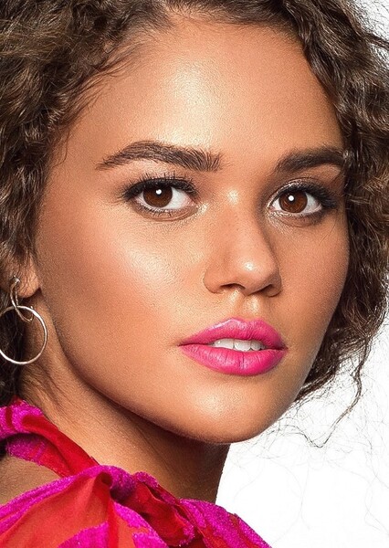 Madison Pettis photo
