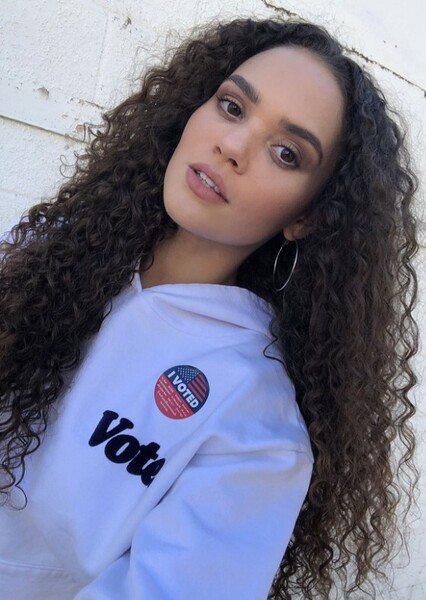 Madison Pettis photo