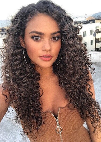 Madison Pettis photo