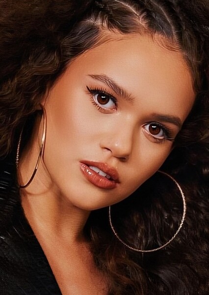 Madison Pettis photo