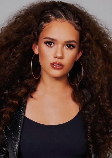Madison Pettis photo