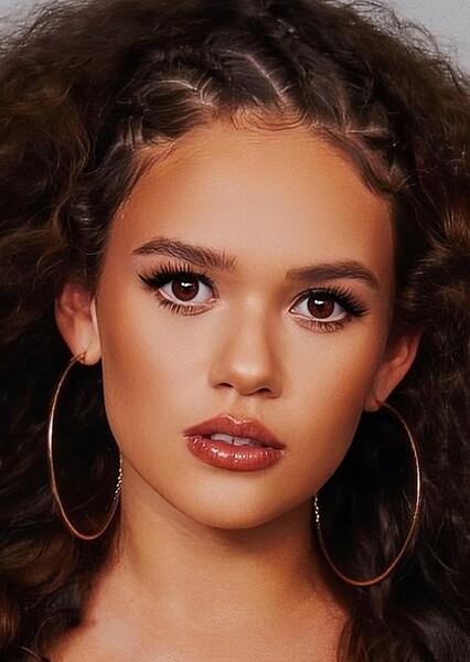 Madison Pettis photo
