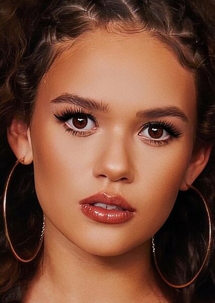 Madison Pettis photo