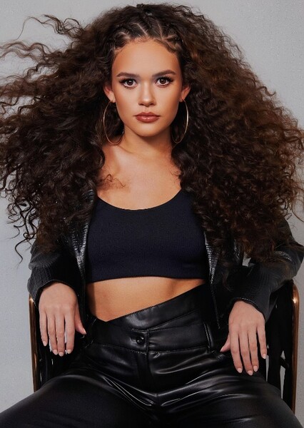 Madison Pettis photo