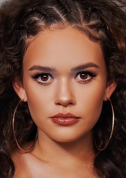 Madison Pettis photo