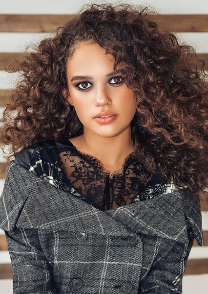 Madison Pettis photo