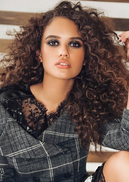 Madison Pettis photo