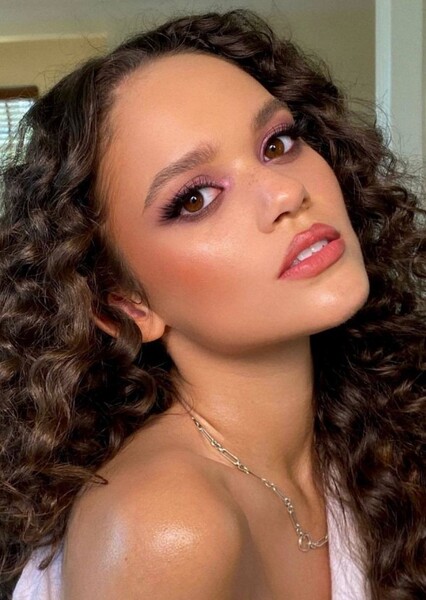 Madison Pettis photo