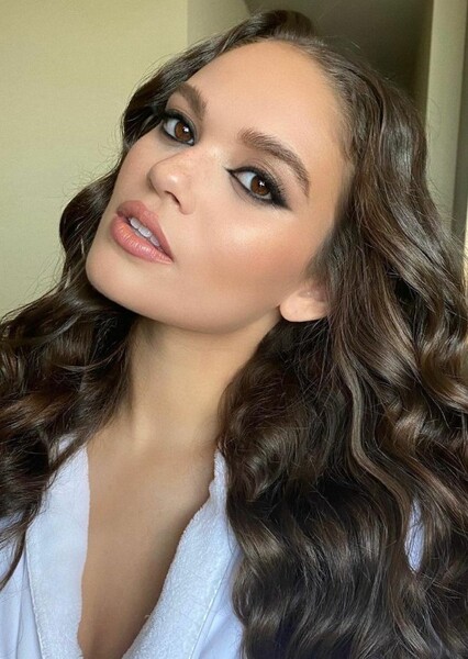 Madison Pettis photo