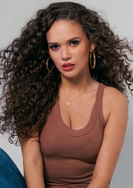 Madison Pettis photo