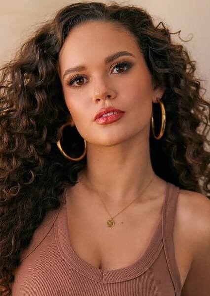Madison Pettis photo
