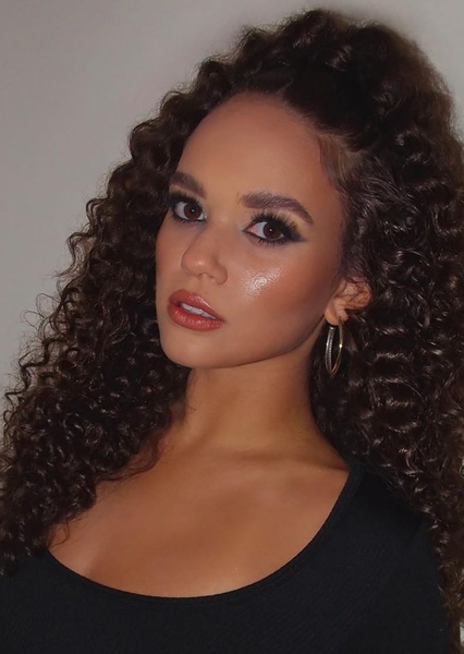 Madison Pettis photo