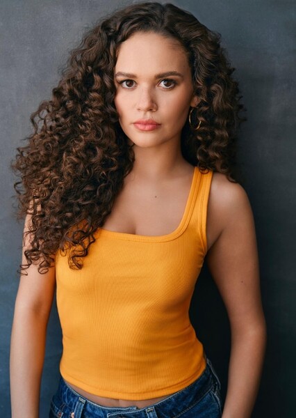 Madison Pettis photo