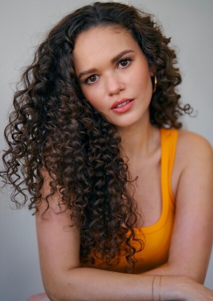 Madison Pettis photo
