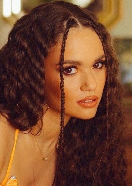 Madison Pettis photo