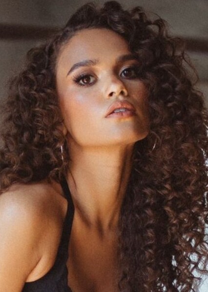 Madison Pettis photo