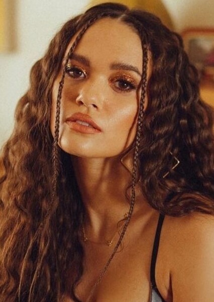 Madison Pettis photo