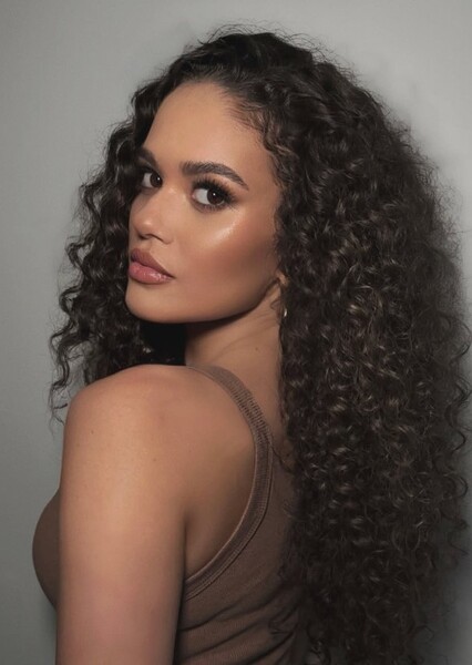 Madison Pettis photo