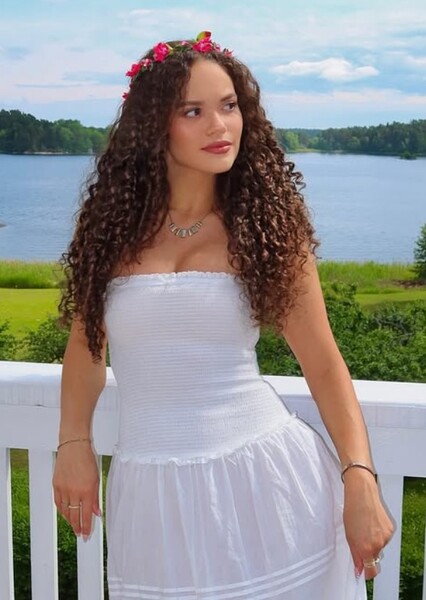 Madison Pettis photo
