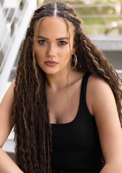 Madison Pettis photo