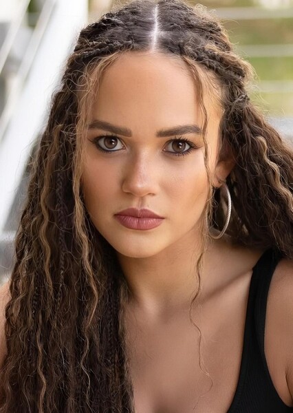 Madison Pettis photo
