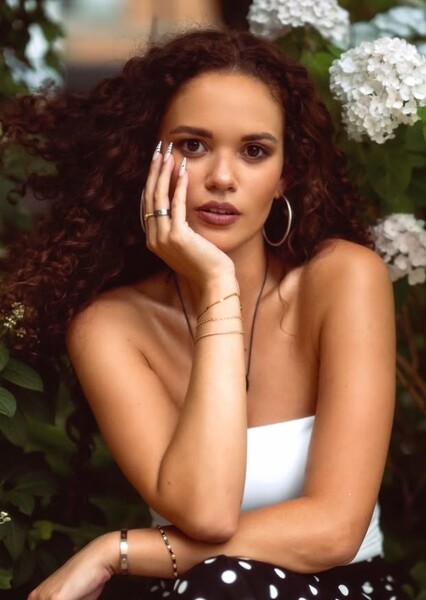 Madison Pettis photo