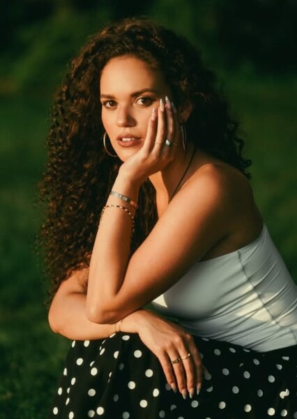Madison Pettis photo