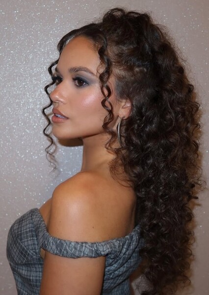 Madison Pettis photo