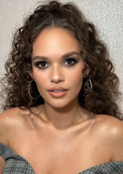 Madison Pettis photo
