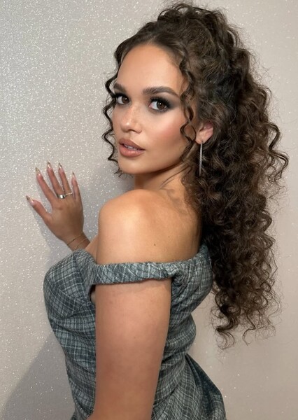 Madison Pettis photo
