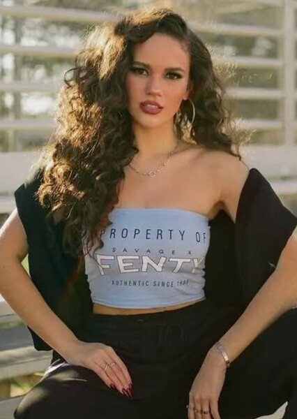 Madison Pettis photo